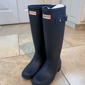 Brand new, never worn navy blue Hunter rain boots.